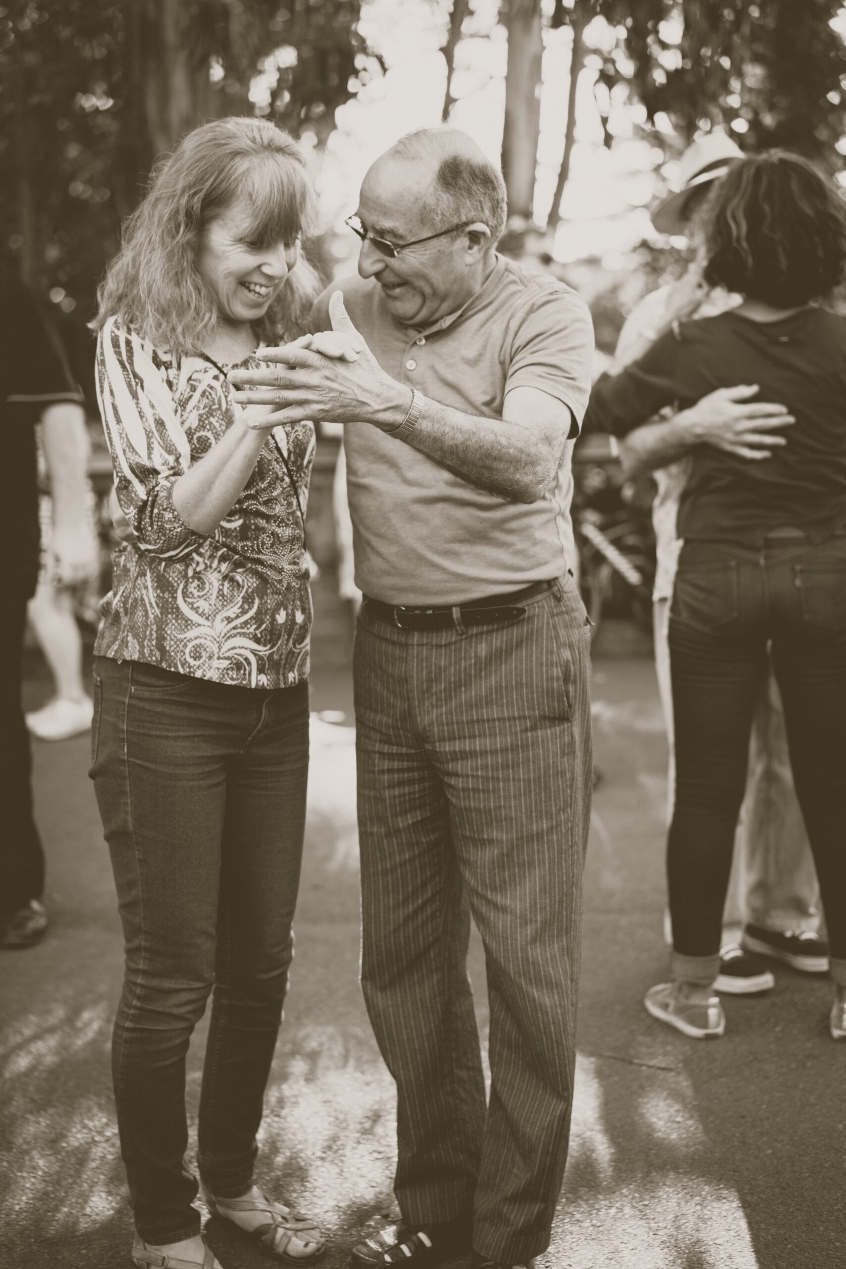 john-moeses-bauan-Couple Dancing-unsplash