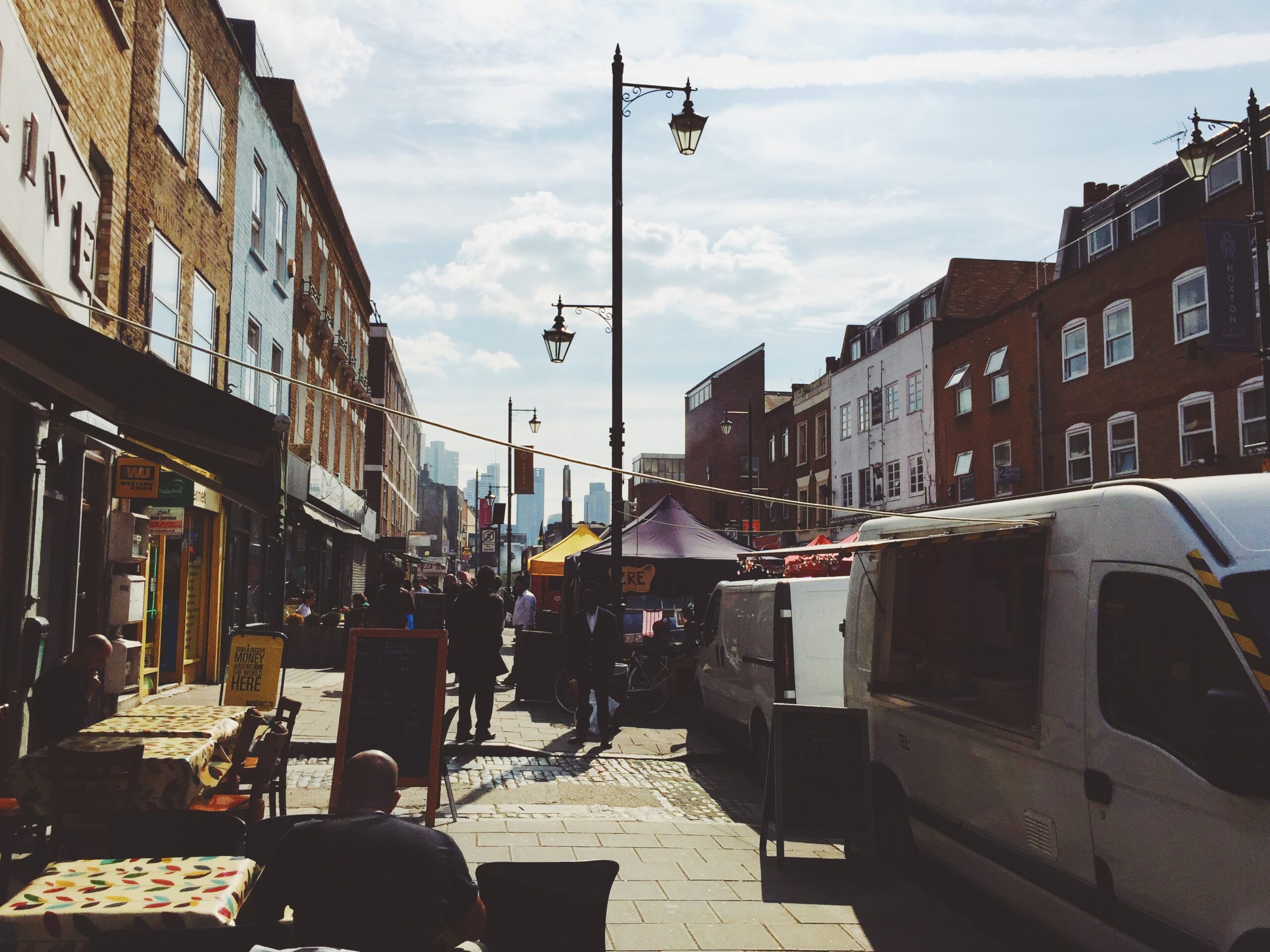 robert-bye-London UK summer street-unsplash