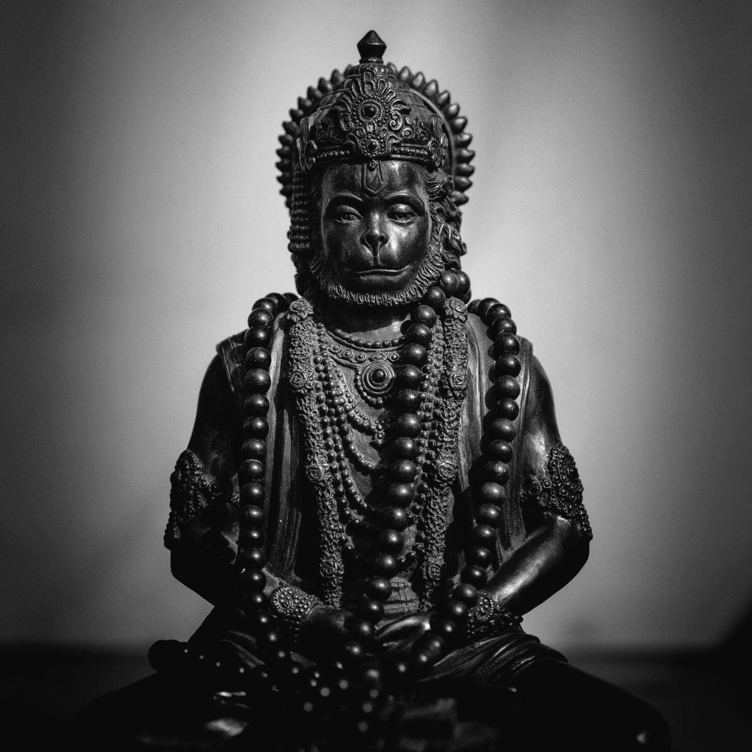 Hanuman bronze statue B&W image bt Tester Tyvg Unsplash