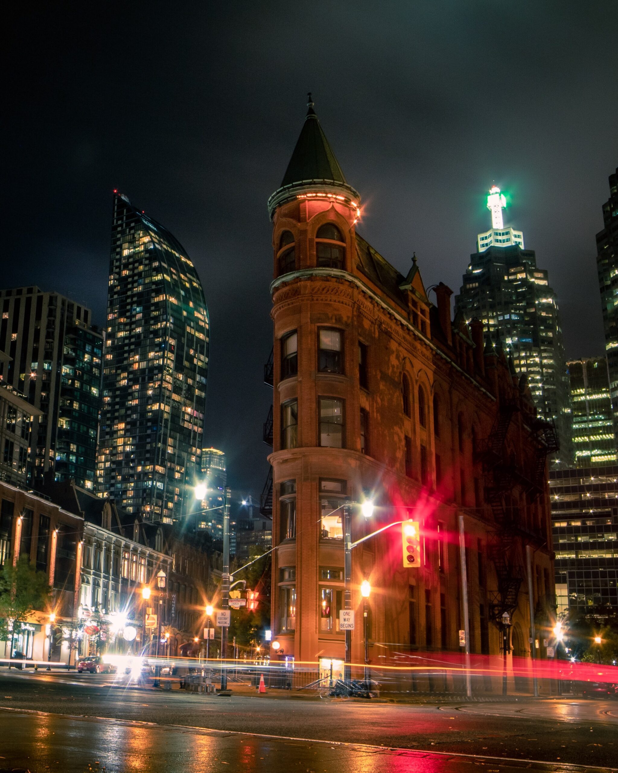 ethan-lackner-London at night-unsplash