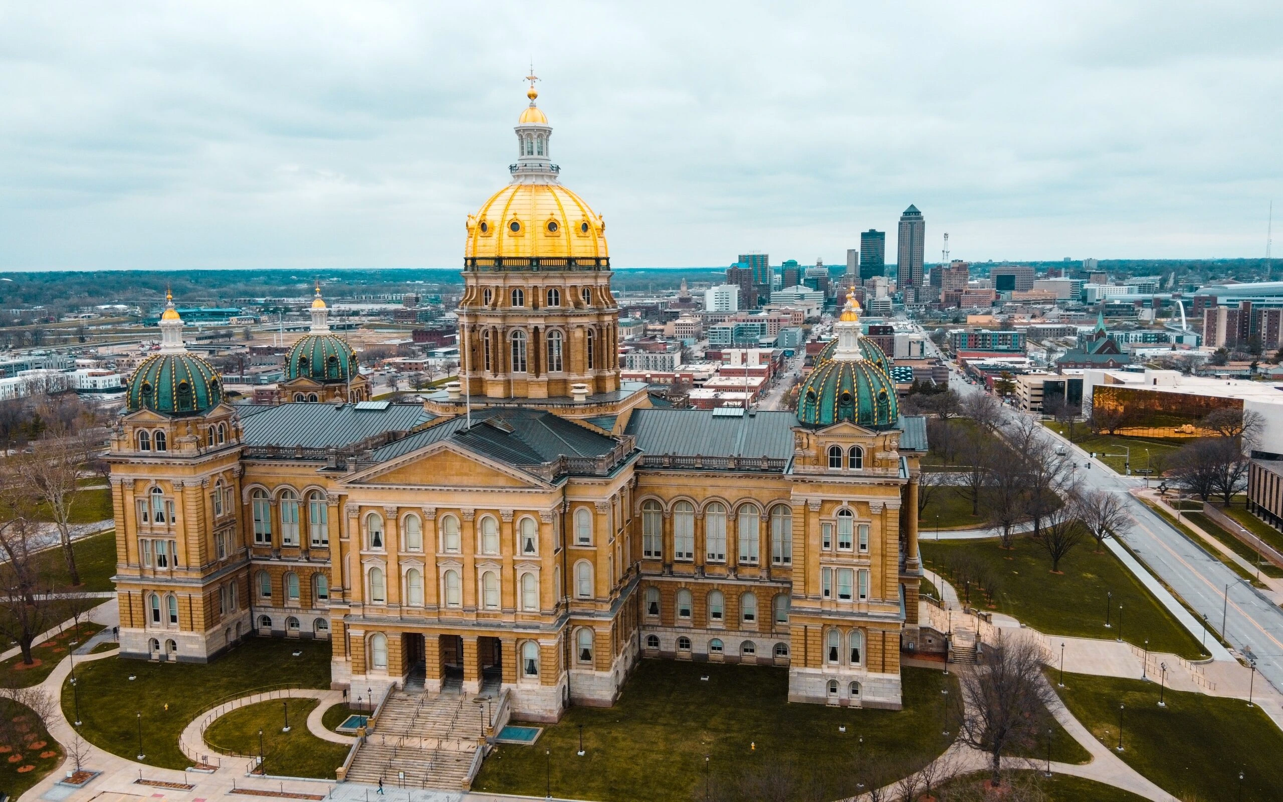 austin-goode-Des Moines Capitol building downtown-unsplash-scaled