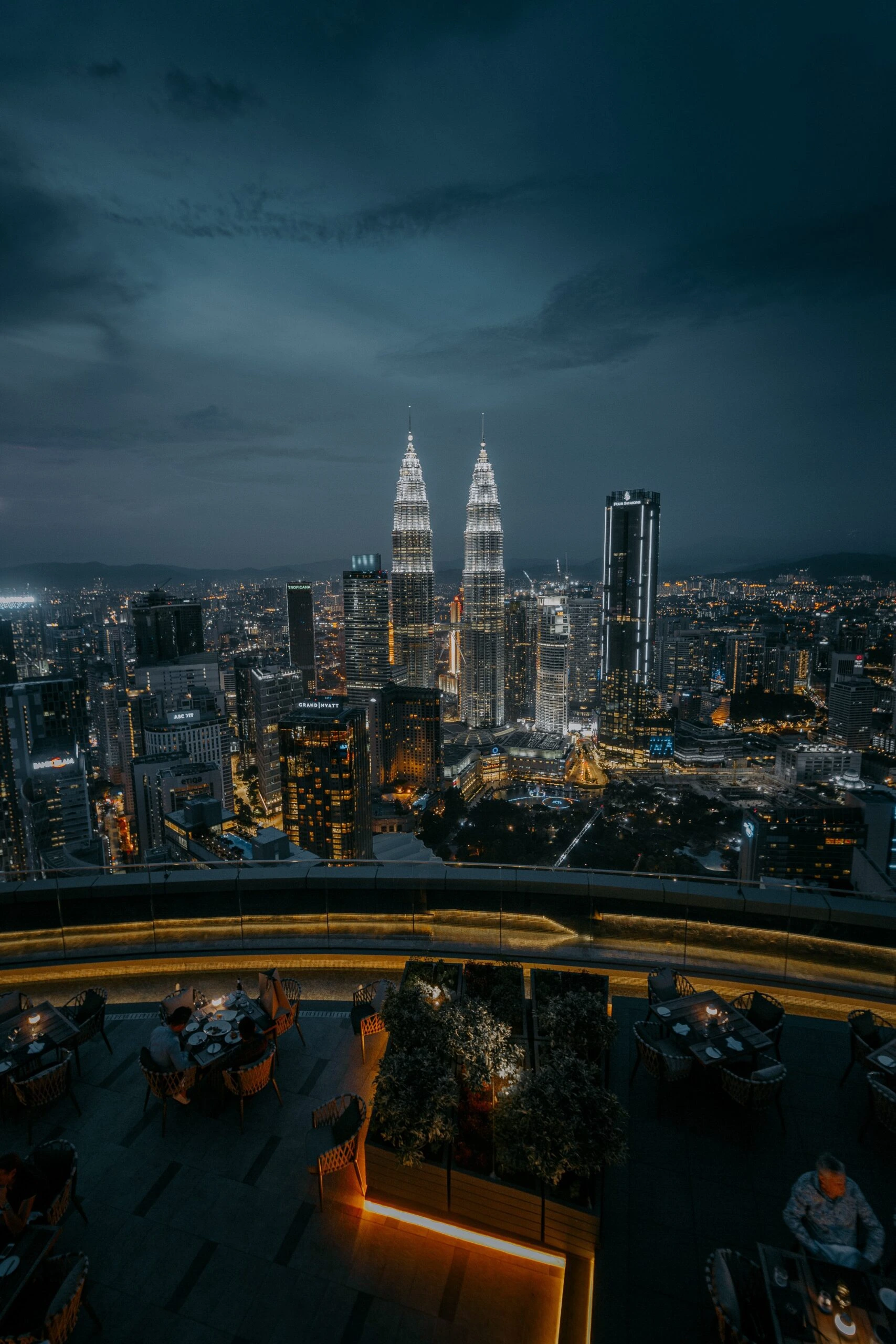 jia-le-manhattan skyline from restaurant rooftop restaurant at night unsplash-scaled