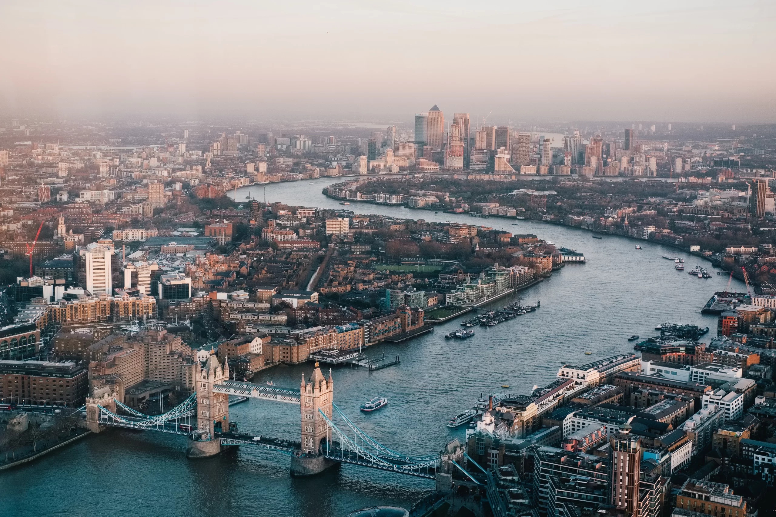 The View from The Shard, London, United Kingdom Published on December 18, 2017 FUJIFILM, X-E2 Free to use under the Unsplash License Winding through London