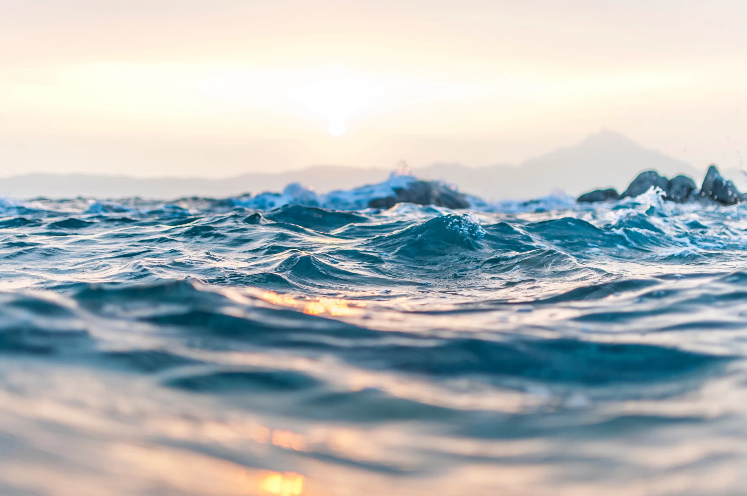 anastasia-taioglou-Ocean waves-unsplash